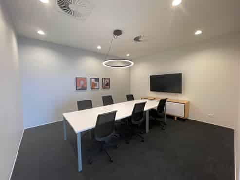 Book open plan office space in Regus Sylvia Park