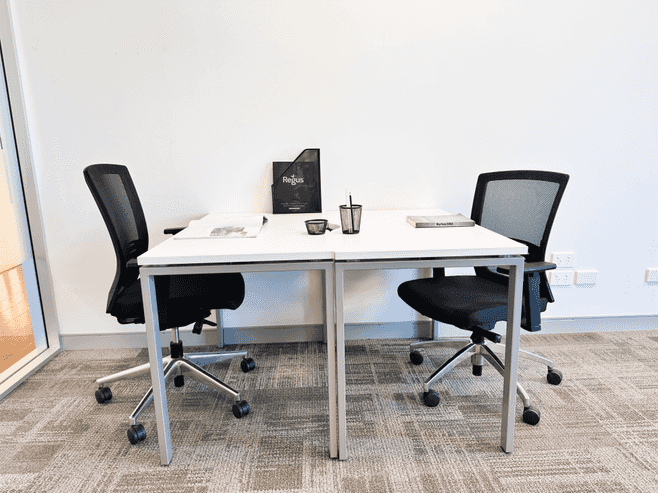 Private office for 3 persons in 21 Queen Street