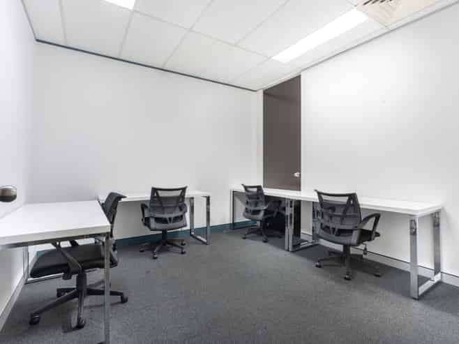 Professional open space for 5 in 21 Queen Street
