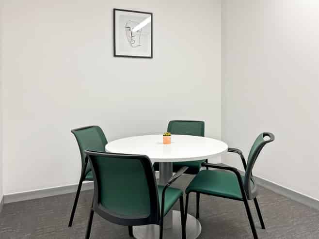 Office space for 10 persons in 21 Queen Street