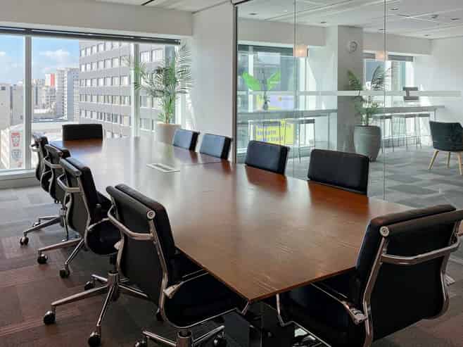 Open plan office space for 15 in 21 Queen Street