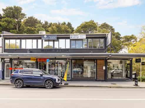 Light and bright office space for lease