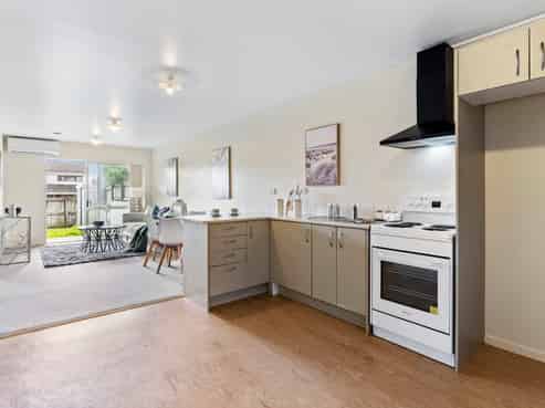 Flat 1/242 Great North Road, Henderson