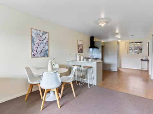 Flat 1/242 Great North Road, Henderson