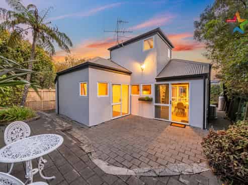 2/196 Dowse Drive, Maungaraki