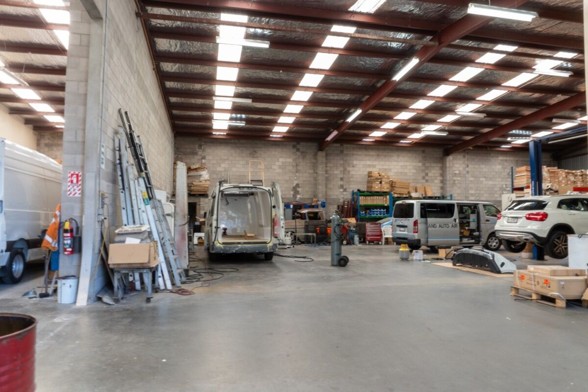 Well Located Industrial Warehouse - 830m² - Vaade 5
