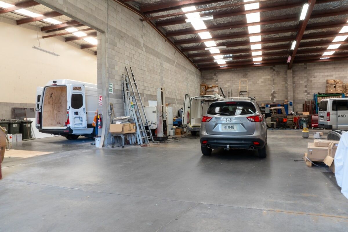 Well Located Industrial Warehouse - 830m² - Vaade 6