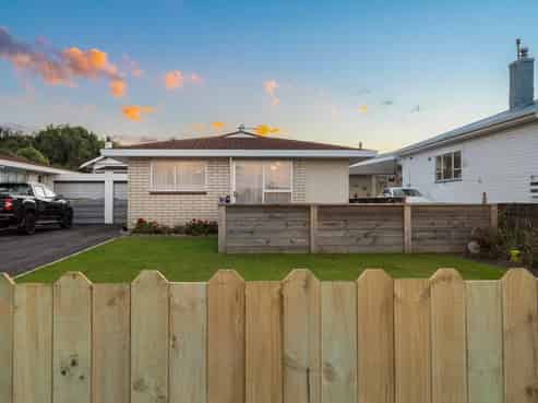 17A Hamlet Street, Stratford