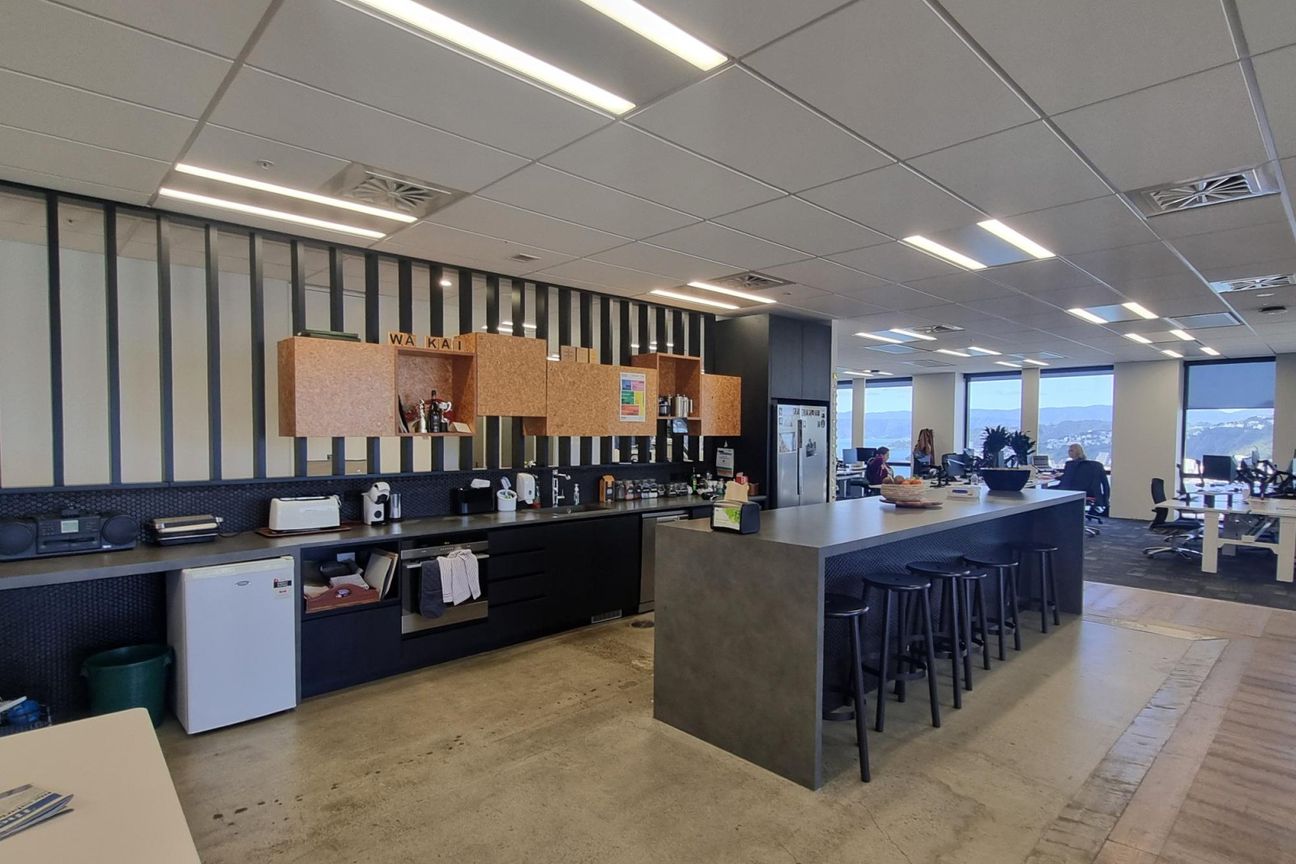 Prime Office Space Available in Iconic Aon House - Fler