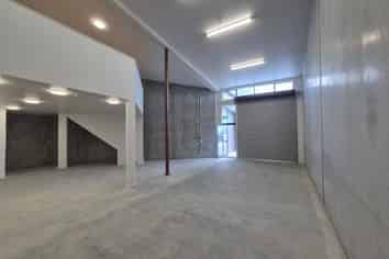 Spacious Commercial Warehouse in Nikau Junction