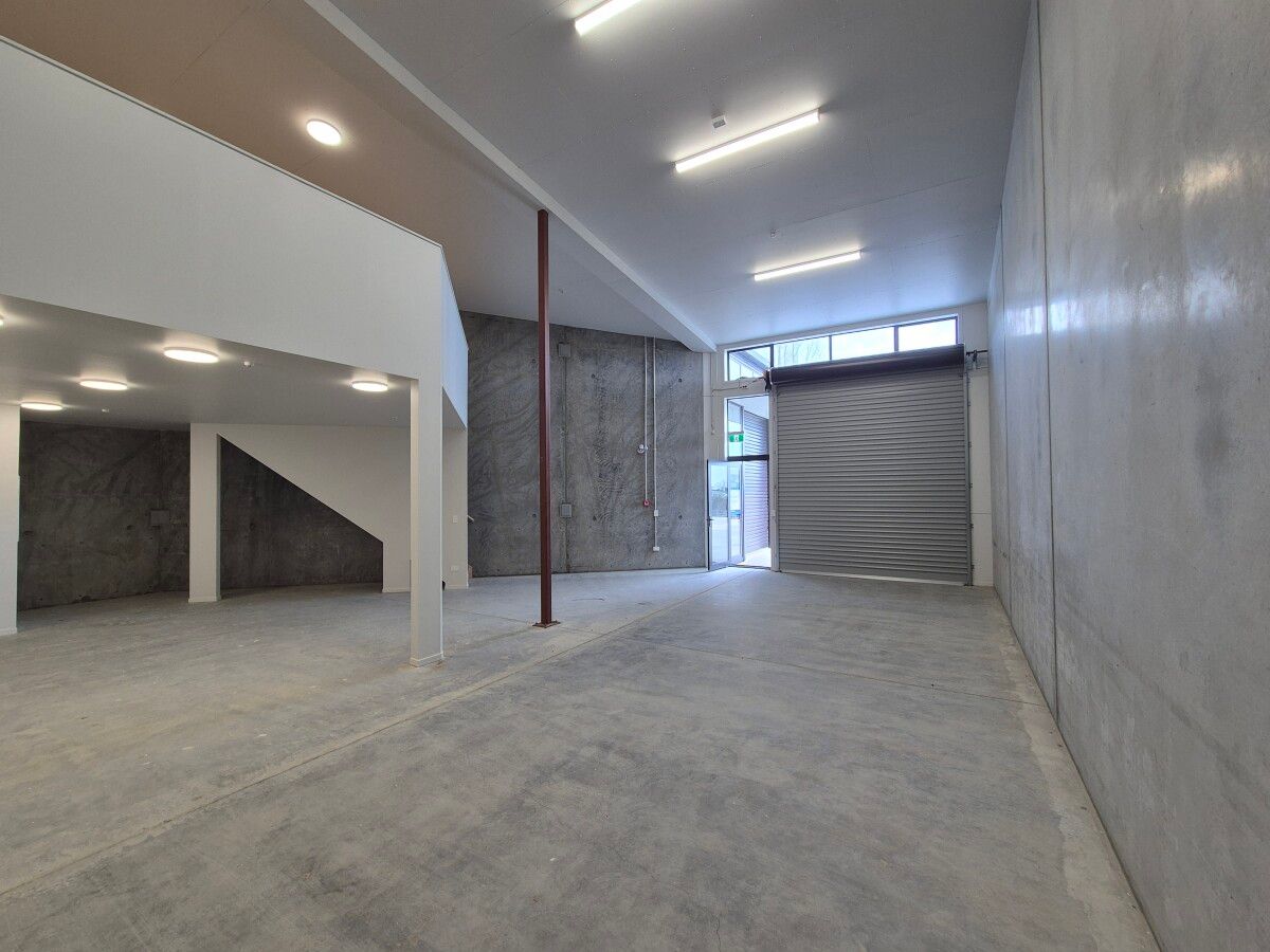 Spacious Commercial Warehouse in Nikau Junction - Mynd 3