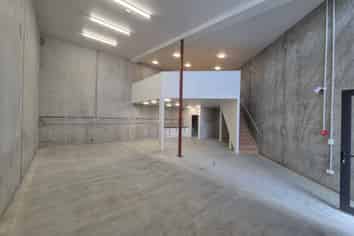 Spacious Commercial Warehouse in Nikau Junction