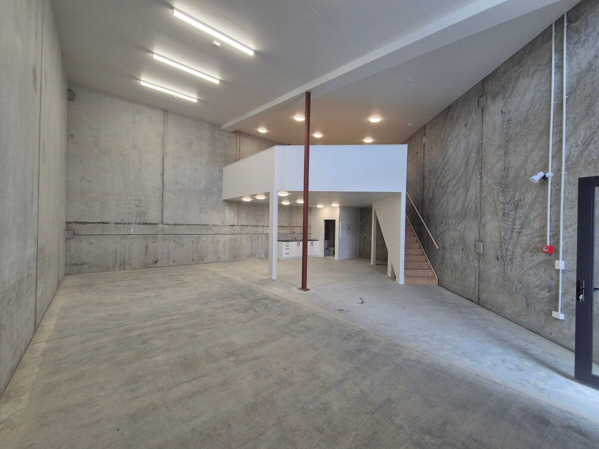 Spacious Commercial Warehouse in Nikau Junction - Mynd 4
