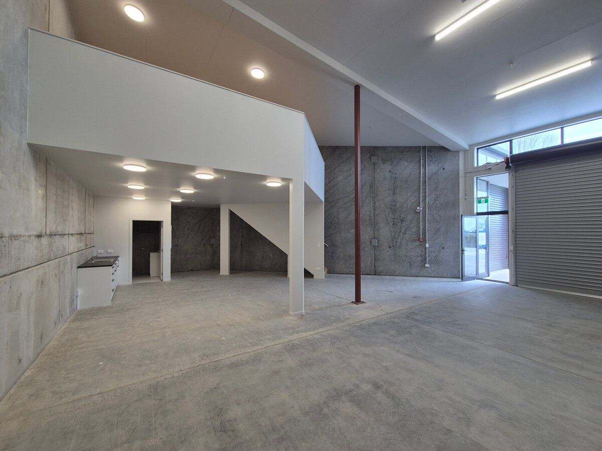 Spacious Commercial Warehouse in Nikau Junction - Mynd 2