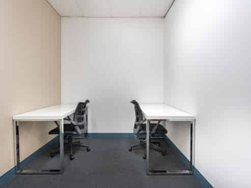 Office space for 3 persons in Regus Airport