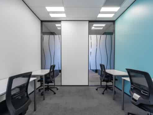 Office space for 3 persons in Regus Airport