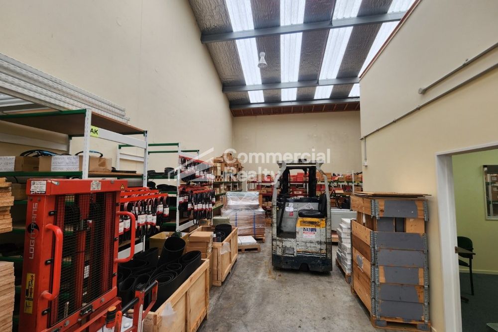 Warehouse + Office/accommodation In Prime Location - Aanzicht 3