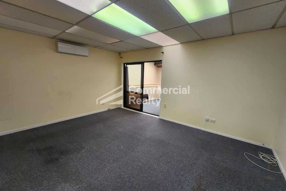 Warehouse + Office/accommodation In Prime Location - Aanzicht 6