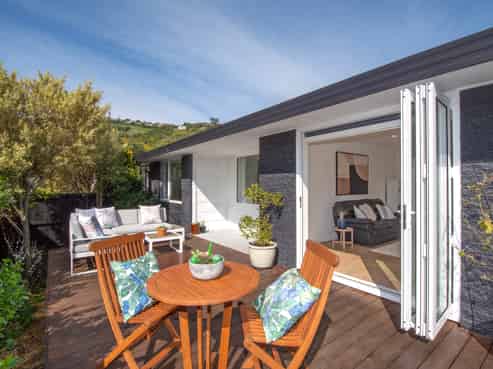 16B Bay View Road, Moncks Bay