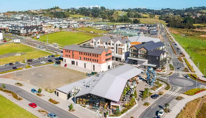 R7/82 Te Oneroa Way, Long Bay