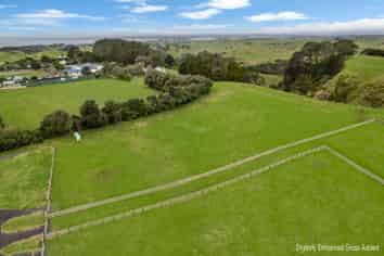 2594 Awhitu Road, Awhitu