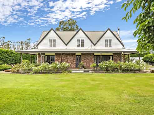 2496 Carleton Road, Cust