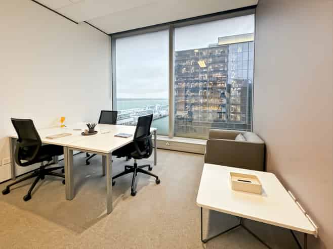Office space for 10 persons in Commercial Bay