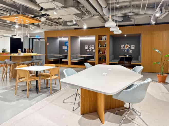 Office space for 10 persons in Commercial Bay