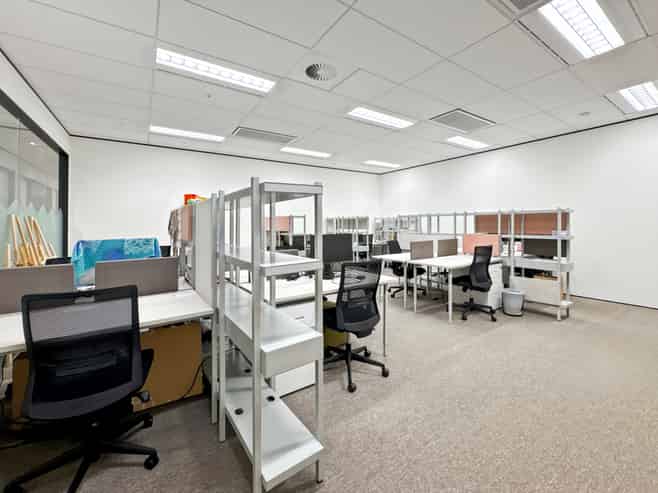 Serviced office space in Commercial Bay for 15 