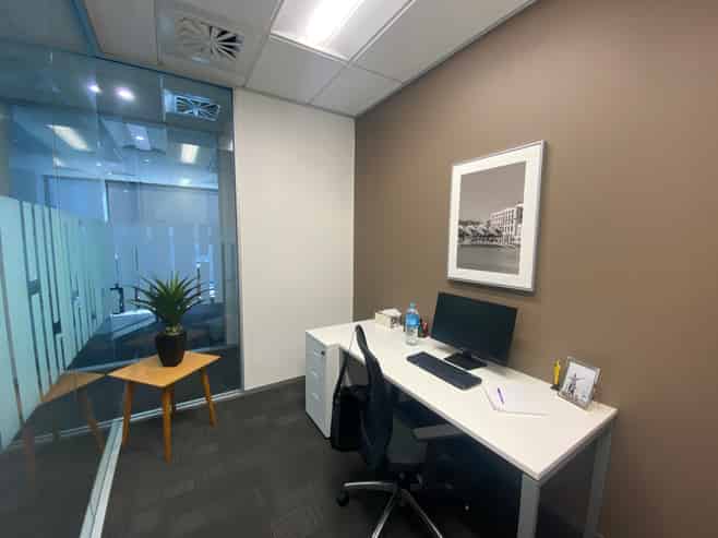Unlimited office access in Regus Willis St