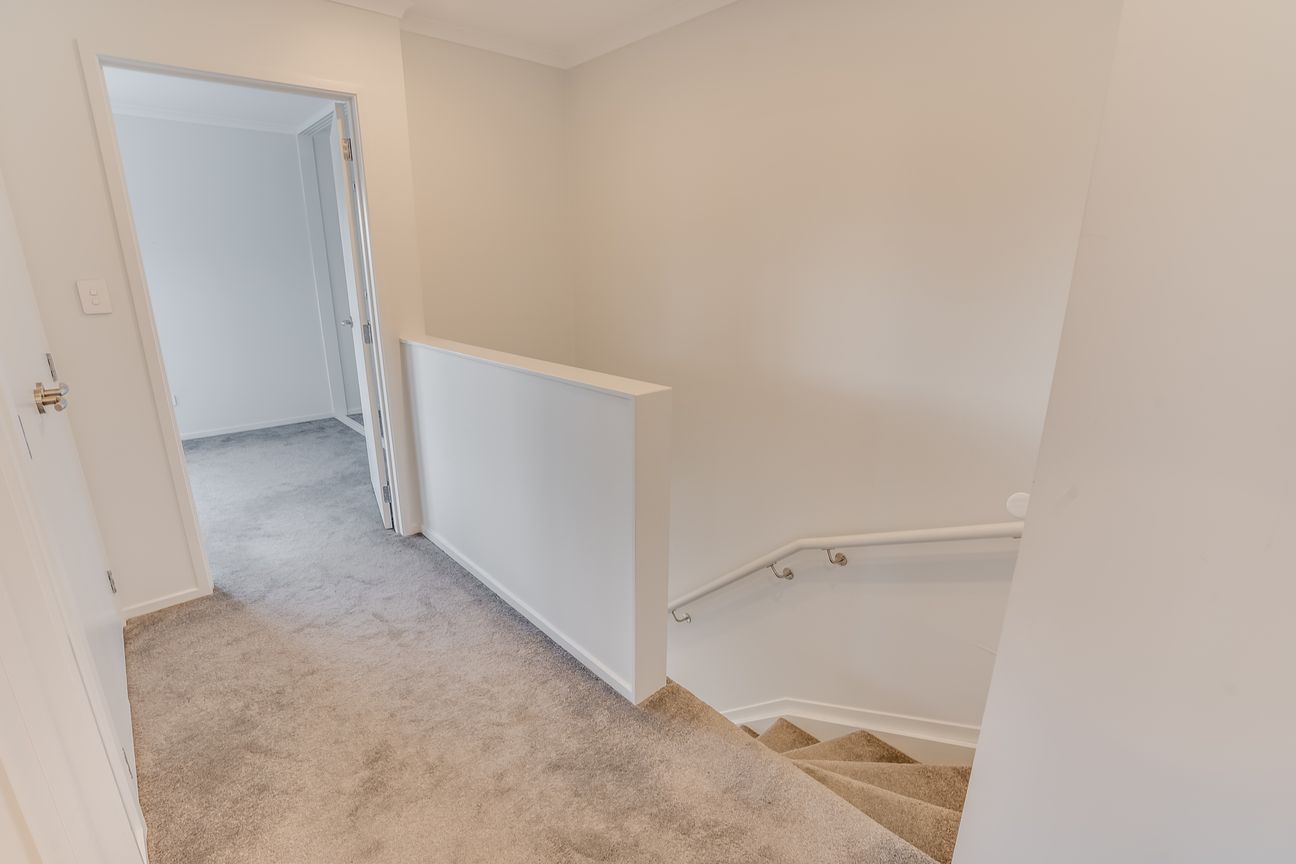 Charming Corner Townhouse with Easy Living - Więcej