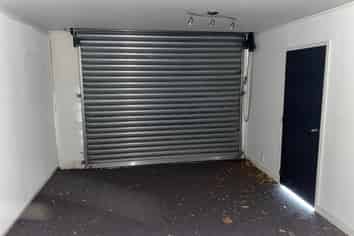 Versatile Sockburn unit 110sqm