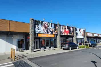 LARGE FORMAT RETAIL OPPORTUNITY

