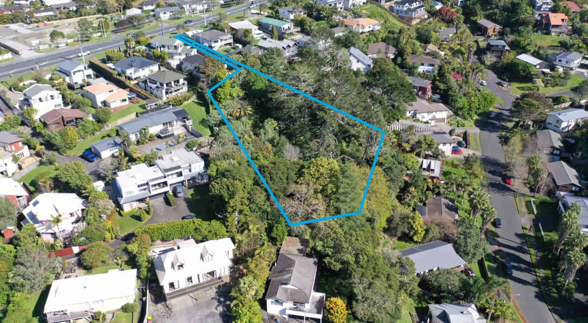 For sale 889 East Coast Road, Northcross realestate.co.nz