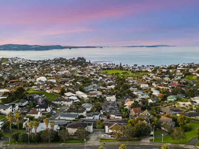 188 Whangaparaoa Road, Red Beach