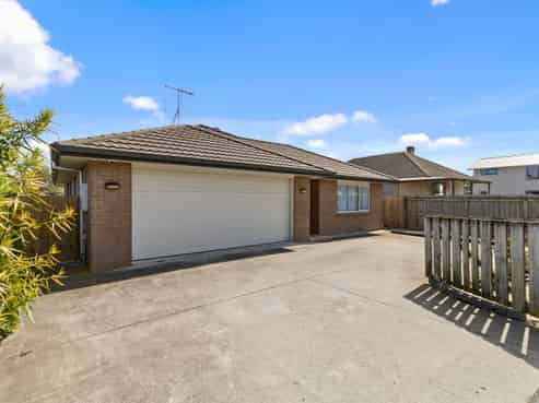 50 Pine Avenue, Bader