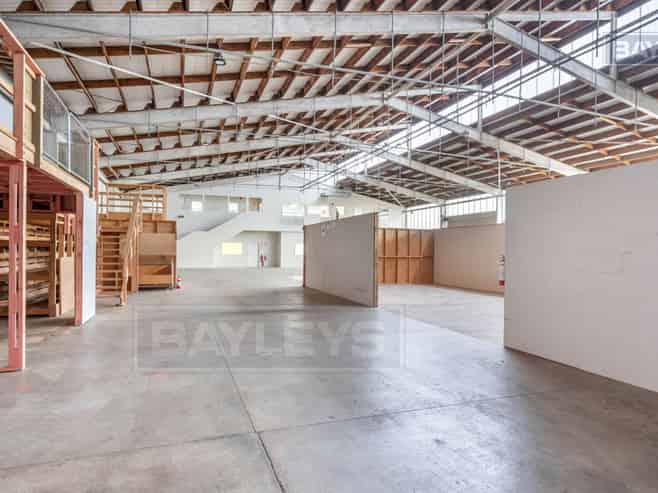  Centrally located warehouse and office space
