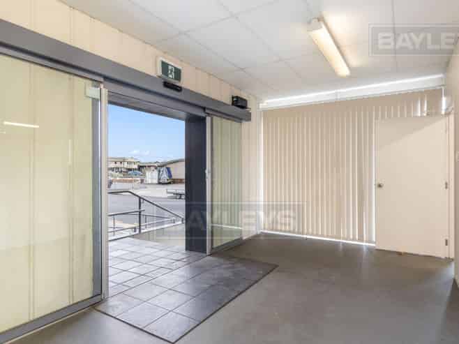 Centrally located warehouse and office space