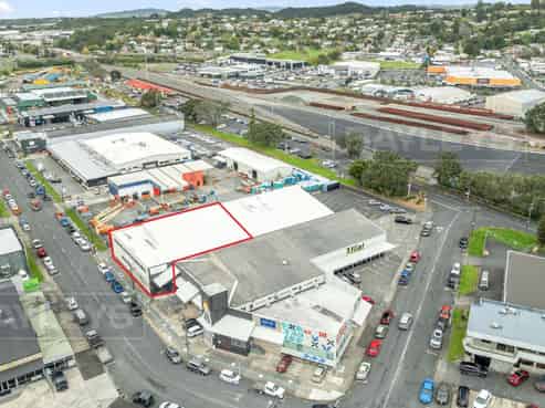  Centrally located warehouse and office space