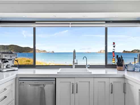 14 Logan Nicks Place, Oakura Coast