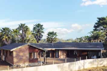 1214 East Coast road, Dairy Flat