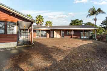 1214 East Coast road, Dairy Flat