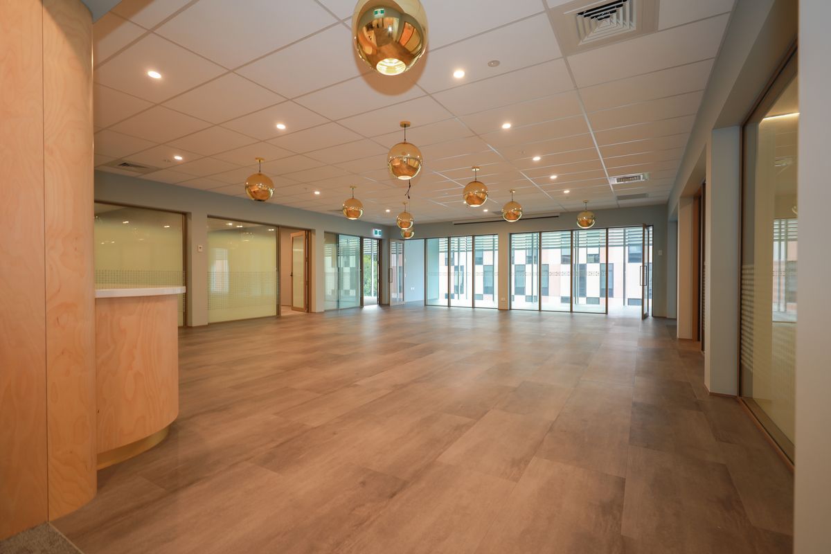 Premium Top-floor Office For Lease - Ansicht 2