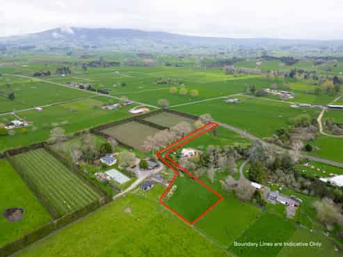 301 Old School Road, Ngahinapouri