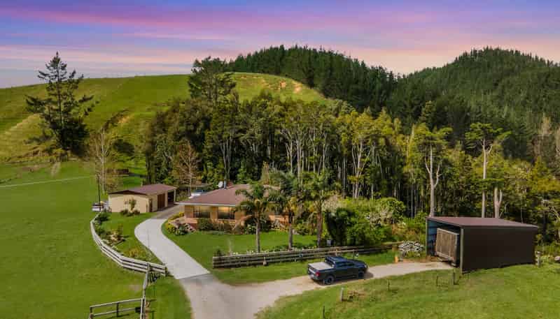 1325 Paparoa-Oakleigh Road, Paparoa