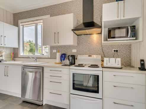 63 Easther Crescent, Kew