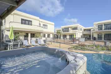 Home & Income – Lifestyle Opportunity!