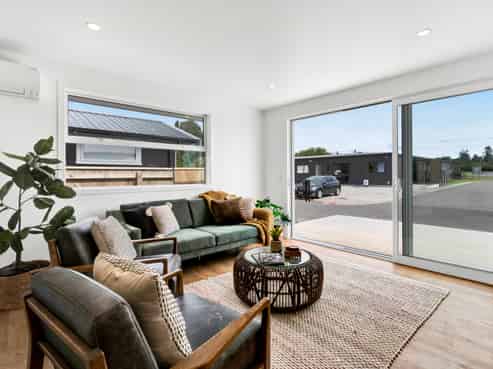 10-13 Pisanio Way, Stratford