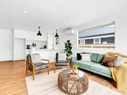 10-13 Pisanio Way, Stratford
