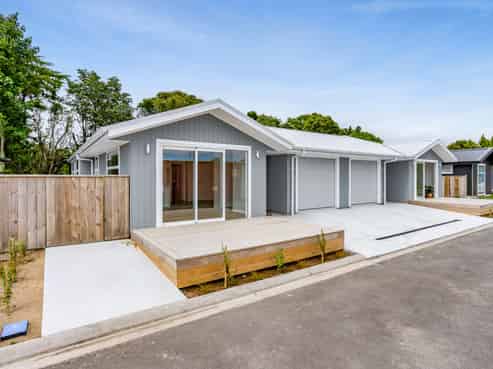 10-13 Pisanio Way, Stratford